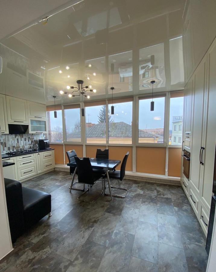 Apartment Premium Vip Berdychiv Buitenkant foto